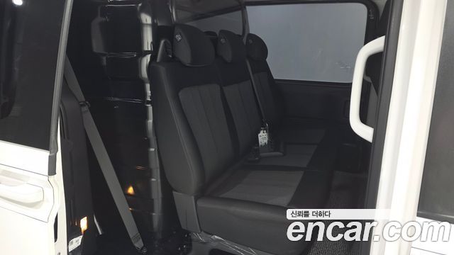 Hyundai Staria 2025 — photo 11