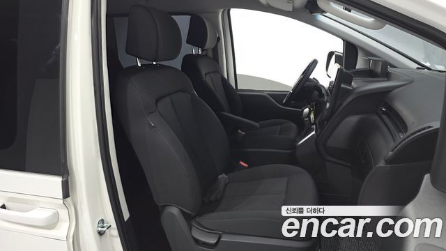 Hyundai Staria 2025 — photo 12