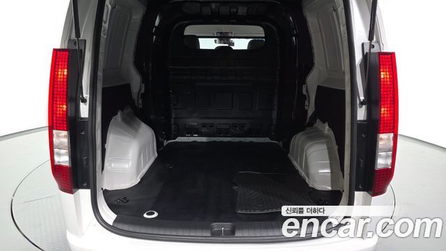 Hyundai Staria 2025 — photo 20