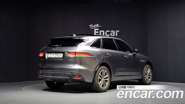 Jaguar F-PACE 2017 — photo 2