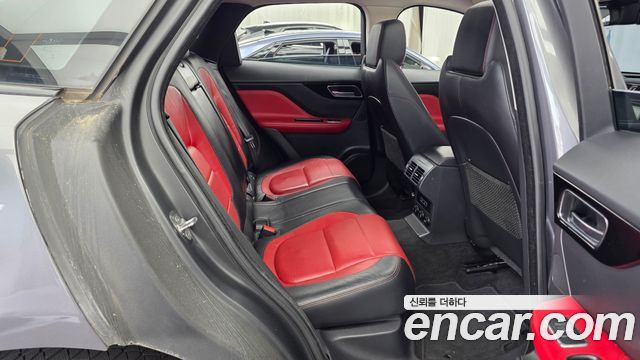 Jaguar F-PACE 2017 — photo 12