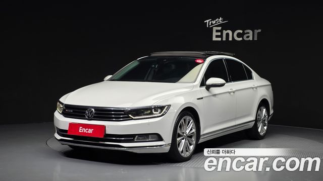 Volkswagen Passat 2018 — photo 1