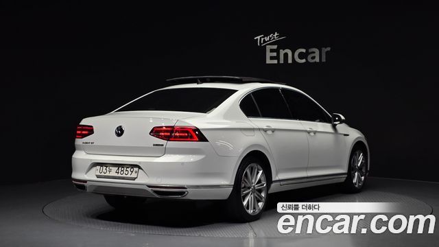 Volkswagen Passat 2018 — photo 2
