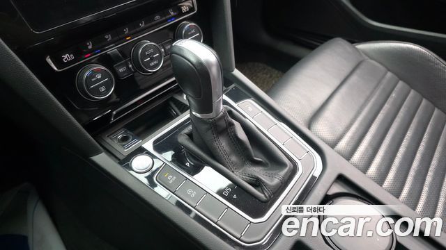 Volkswagen Passat 2018 — photo 9