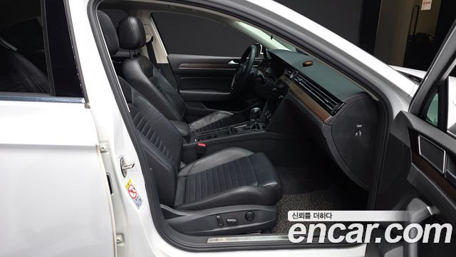 Volkswagen Passat 2018 — photo 11