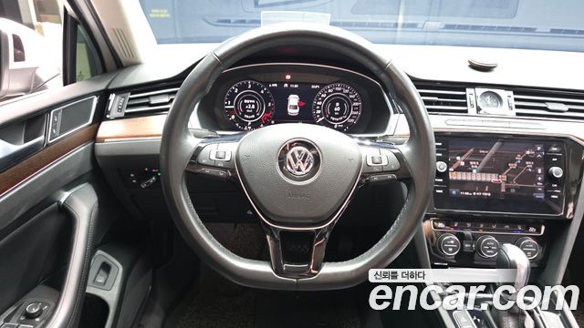 Volkswagen Passat 2018 — photo 13