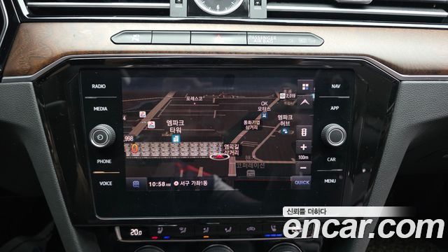 Volkswagen Passat 2018 — photo 14