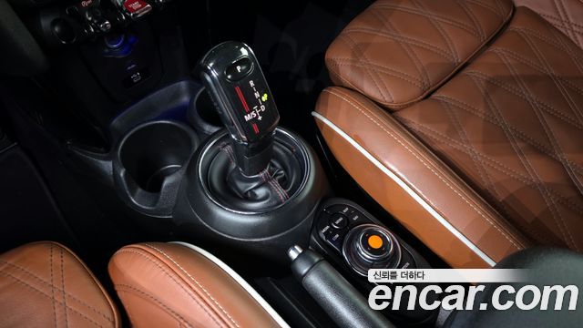 Mini Cooper Convertible 2021 — photo 9