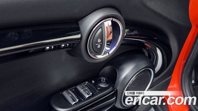 Mini Cooper Convertible 2021 — photo 18