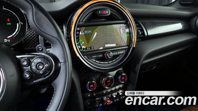 Mini Cooper Convertible 2021 — photo 19