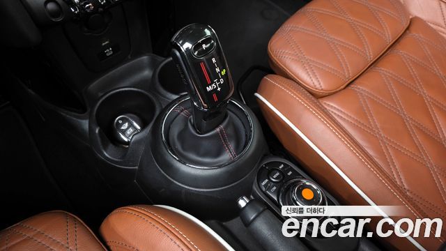 Mini Cooper Convertible 2021 — photo 9