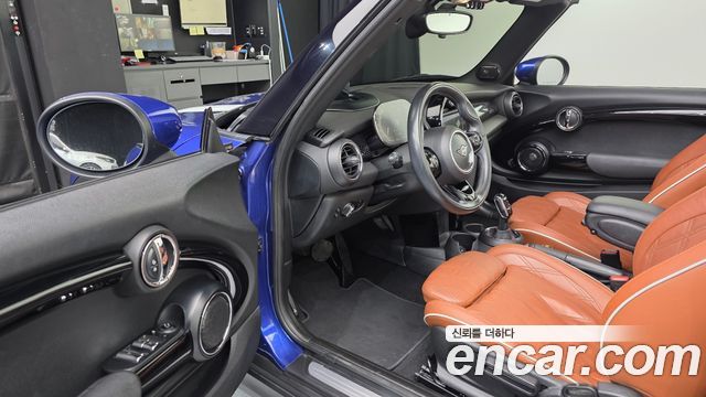 Mini Cooper Convertible 2021 — photo 10