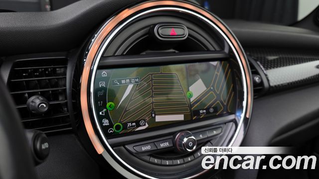 Mini Cooper Convertible 2021 — photo 11