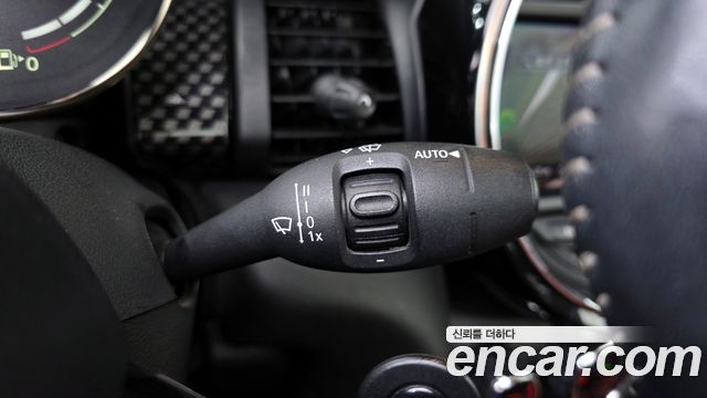 Mini Cooper Convertible 2021 — photo 17