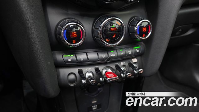 Mini Cooper Convertible 2021 — photo 20