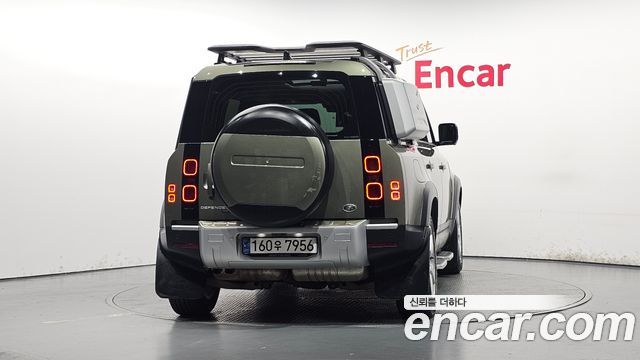 Land Rover Defender 2022 — photo 4