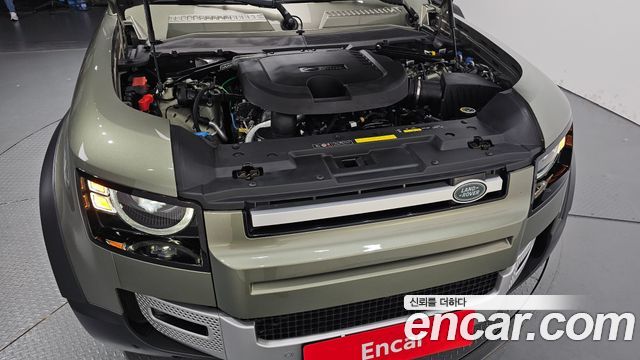 Land Rover Defender 2022 — photo 6