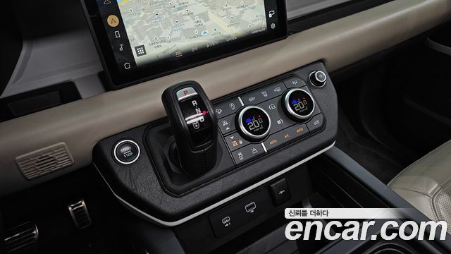 Land Rover Defender 2022 — photo 12