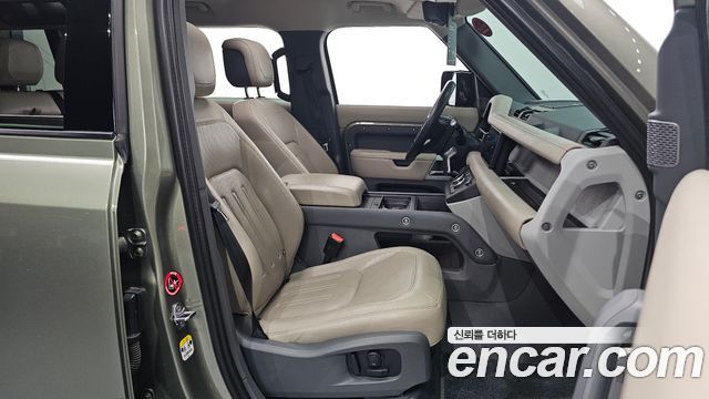 Land Rover Defender 2022 — photo 13