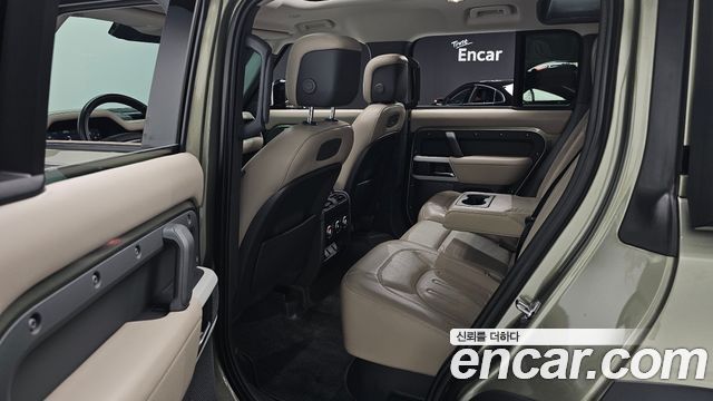Land Rover Defender 2022 — photo 18