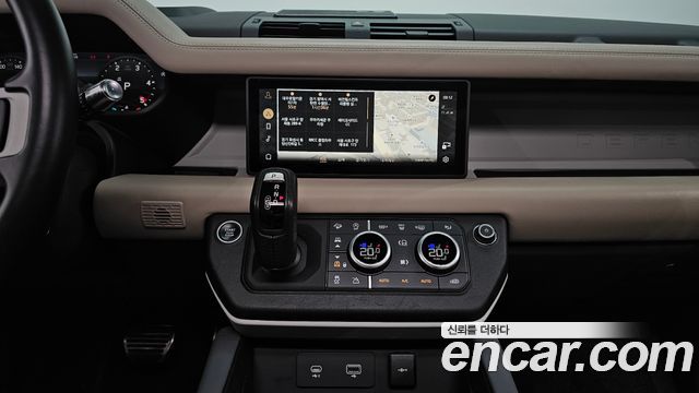 Land Rover Defender 2022 — photo 20