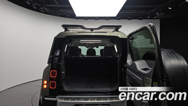 Land Rover Defender 2022 — photo 26