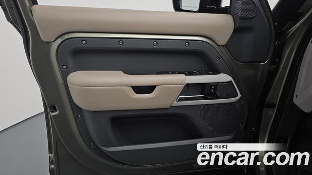 Land Rover Defender 2022 — photo 14