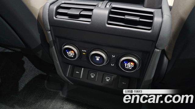 Land Rover Defender 2022 — photo 30