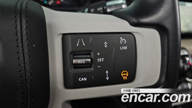 Land Rover Defender 2022 — photo 32