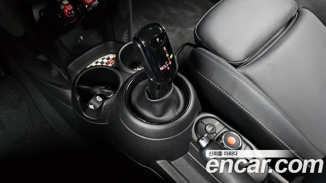 Mini Cooper 2020 — photo 9