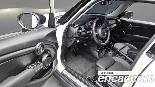 Mini Cooper 2020 — photo 12