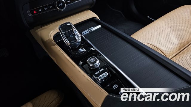 Volvo XC90 2021 — photo 12