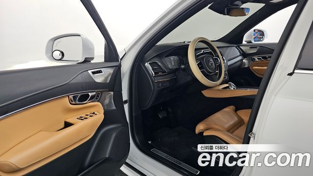 Volvo XC90 2021 — photo 13