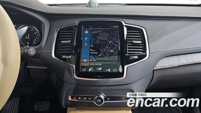Volvo XC90 2021 — photo 18