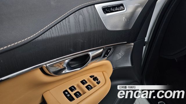 Volvo XC90 2021 — photo 24