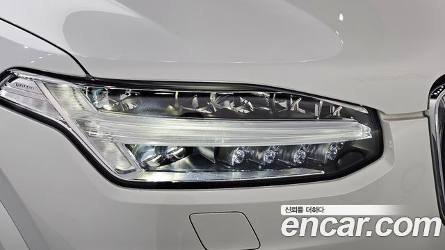 Volvo XC90 2021 — photo 8