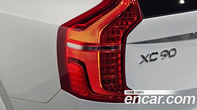 Volvo XC90 2021 — photo 9