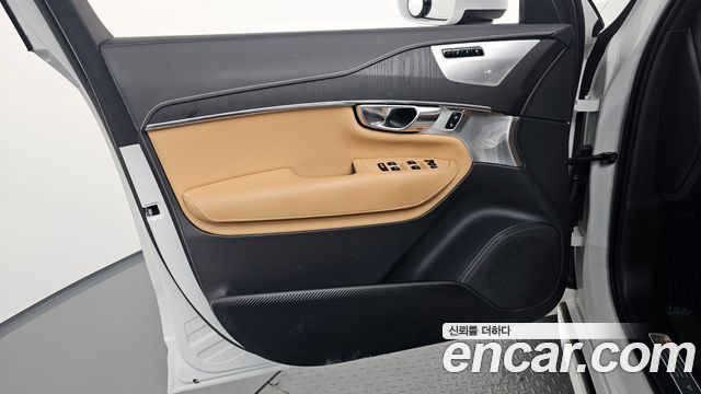 Volvo XC90 2021 — photo 14
