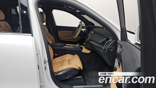 Volvo XC90 2021 — photo 16