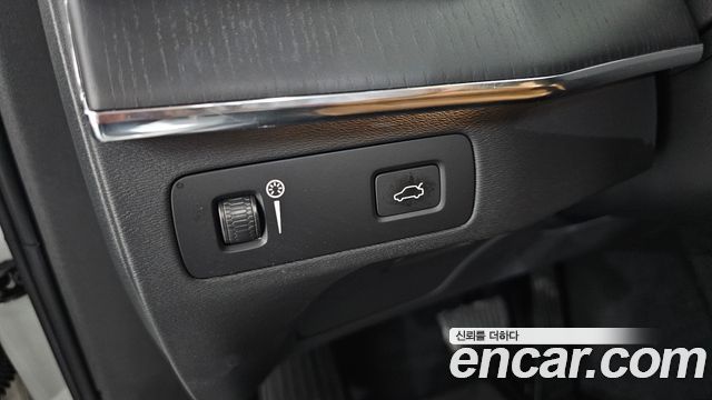 Volvo XC90 2021 — photo 27