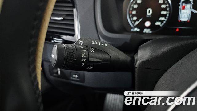 Volvo XC90 2021 — photo 29
