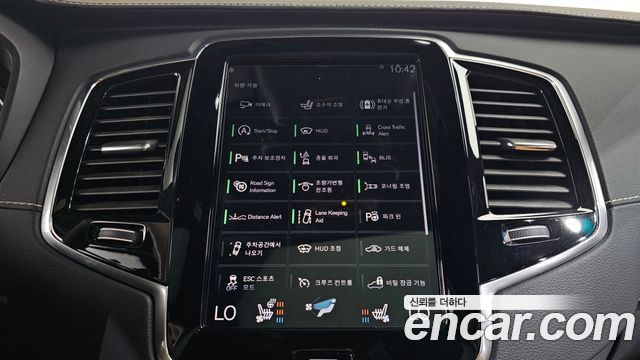 Volvo XC90 2021 — photo 34