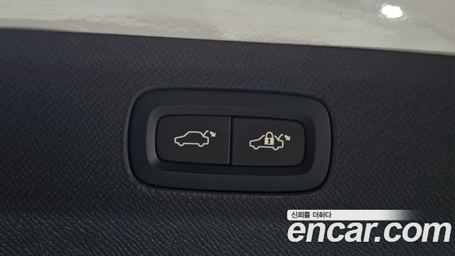 Volvo XC90 2021 — photo 36