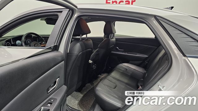 Hyundai AVANTE 2022 — photo 11