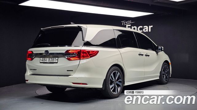 Honda Odyssey 2018 — photo 2