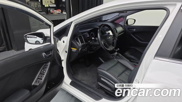 Kia K3 2013 — photo 10