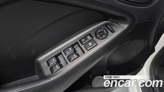 Kia K3 2013 — photo 17