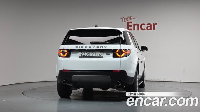Land Rover Discovery Sport 2017 — photo 4