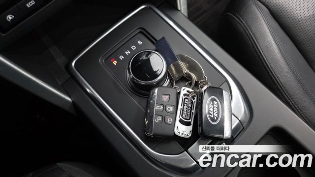 Land Rover Discovery Sport 2017 — photo 12