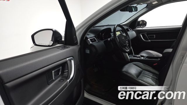 Land Rover Discovery Sport 2017 — photo 13